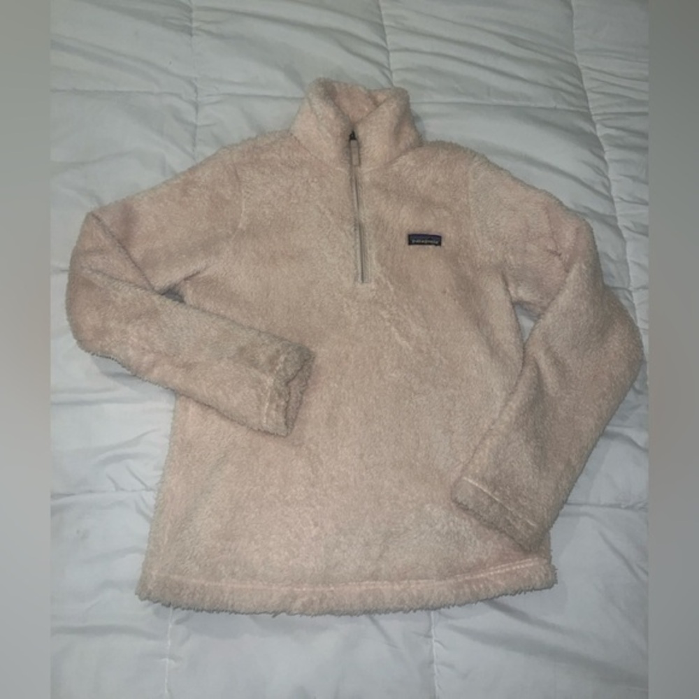 Patagonia Quarter Zip Color: Cream Size:Medium teddy bear